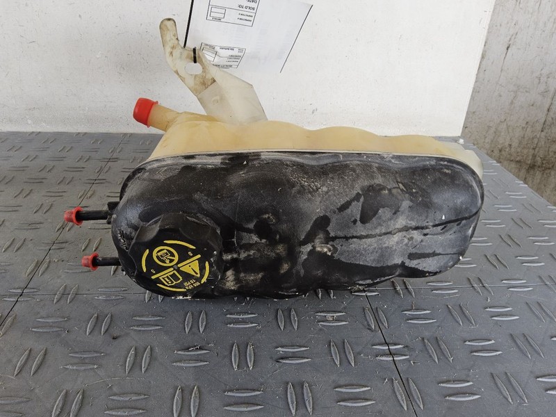 Coolant Reservoir Fits 15-20 ESCALADE 3563752