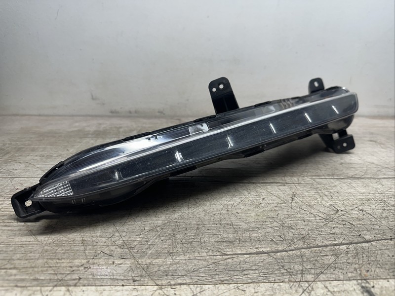 92208-C10 I Hyundai Sonata Right Running Light Foglight LED OEM RH SDN