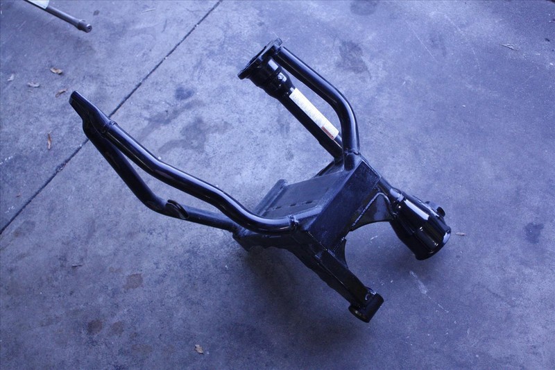 2002 SUZUKI VL 800 INTRUDER SWINGARM SWING ARM BACK FRAME REAR VL800 02