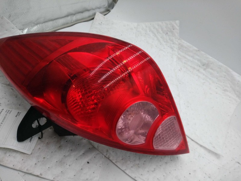 Nissan Versa 2010 Right Tail Light 116037 6071
