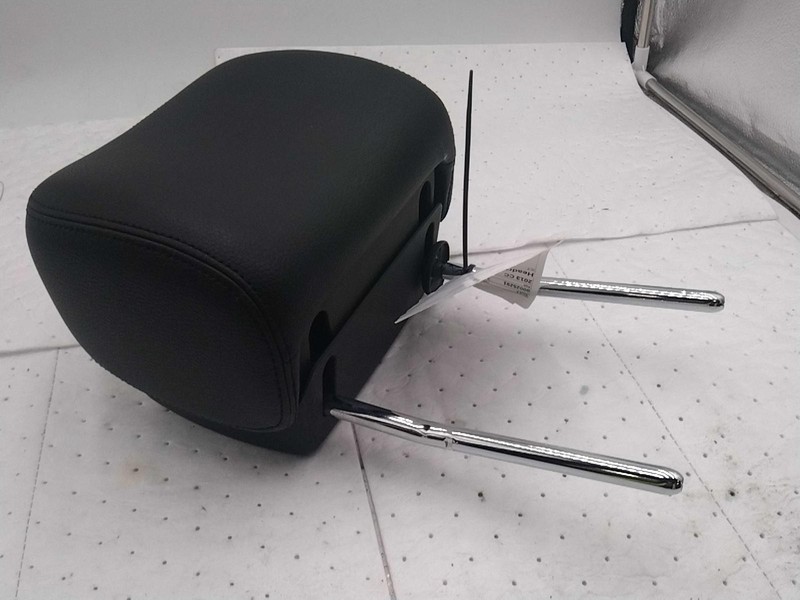 2013 Volkswagen CC Red Headrest OEM Used 80000 Miles NJ25-25291-639070