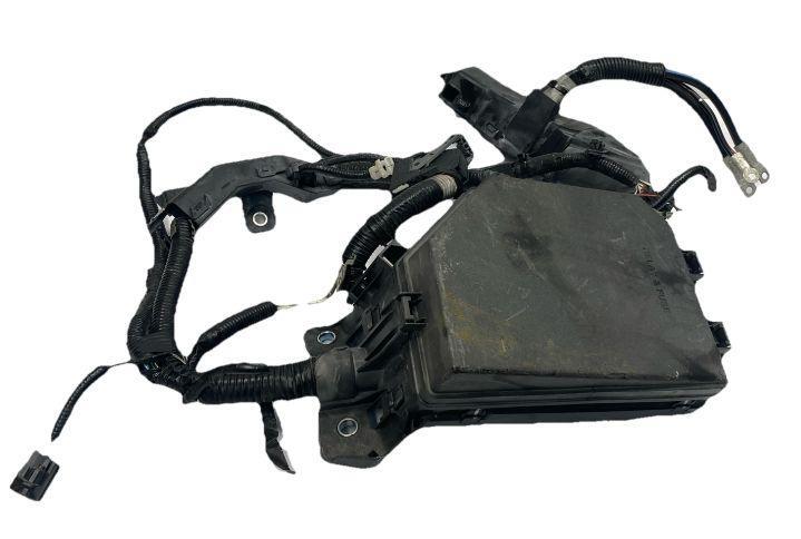 Toyota Corolla engine fuse box 20 to 22 relay block sedan 1.8L OEM 8266202A00
