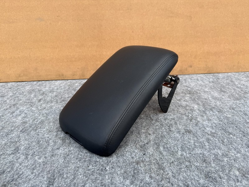 INFINITI M37 M35H M56 Q70 2011-2019 OEM CENTER CONSOLE ARMREST LID COVER (BLACK)