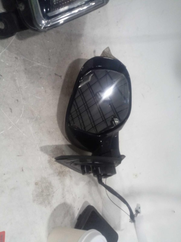 2012 Mitsubishi Outlander Right Door Mirror Assembly White OEM Used 706474