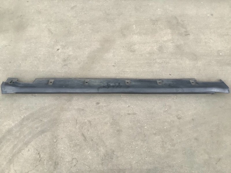05-06 Honda CR-V Left Rocker Panel Sill Garnish Trim Molding Protector OEM