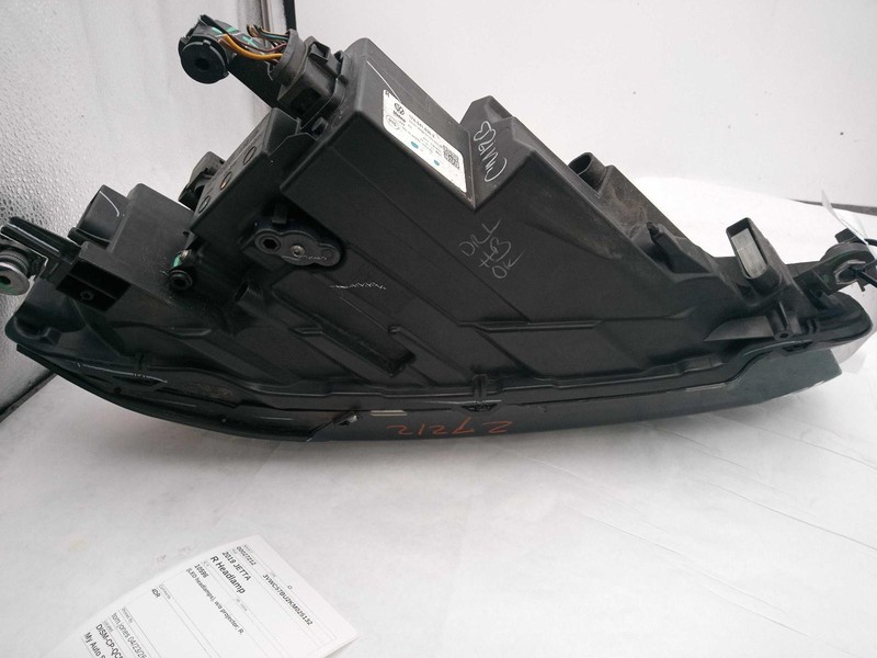 2019 Volkswagen Jetta Right Headlight Assembly OEM Used 673898 65K Miles