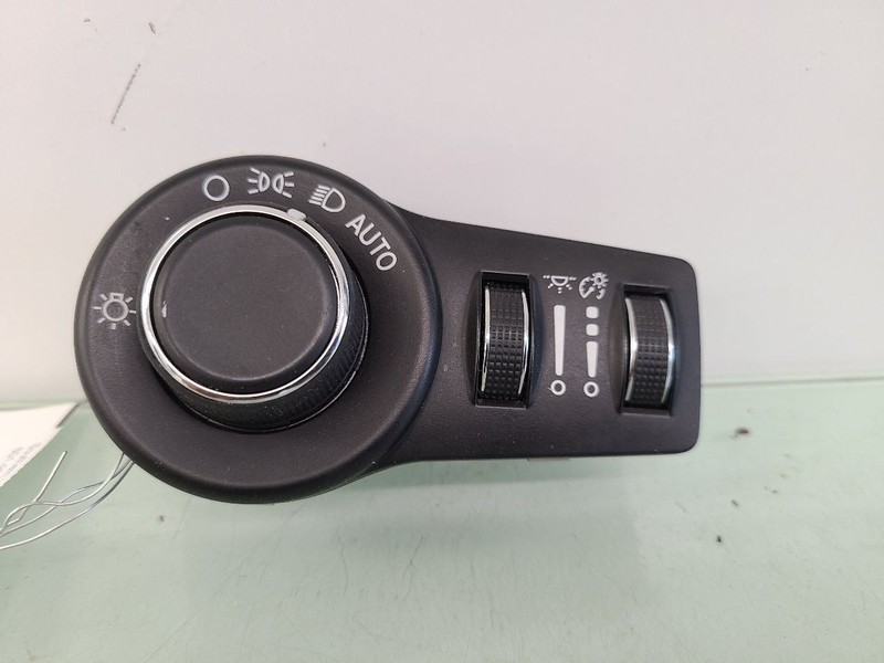 Headlight Switch Fits 2015 200 590344
