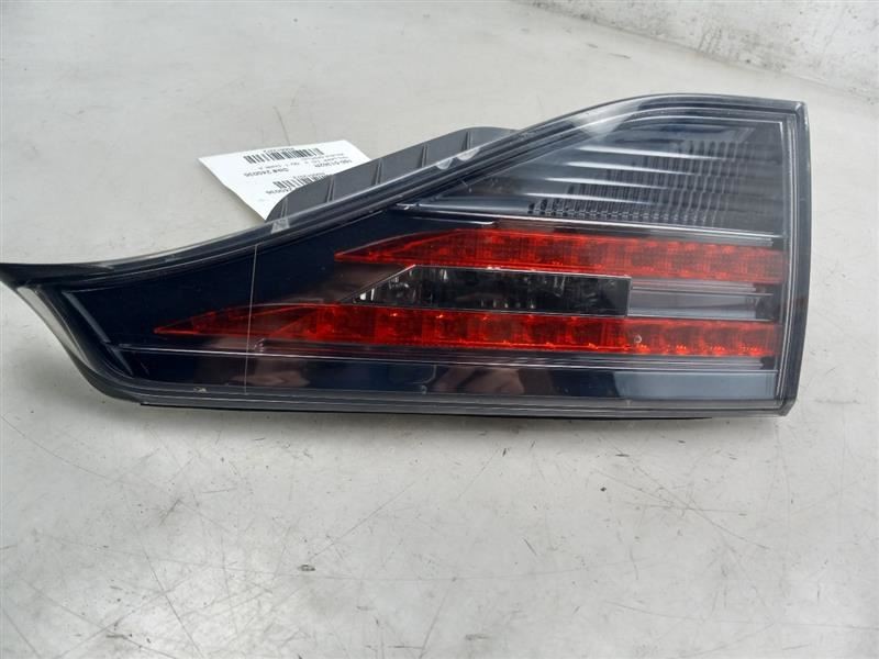 11-17 LEXUS CT200H F-SPORT PASSENGER SIDE REAR DECKLID MOUNTED TAIL LIGHT