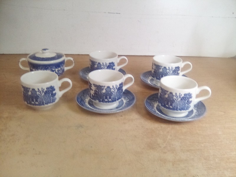 10 Piece Vintage Churchill England Blue Willow Teacups, Saucer Plates & Sugar...