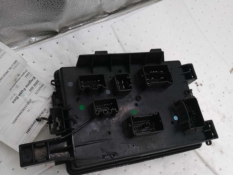 2009 Chrysler 300 Fuse Box OEM Tan 2.7L 3.5L 5.7L 6.1L 82000 Miles
