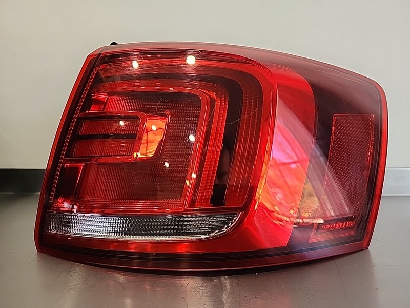5C6945208 | 12 - 14 Volkswagen Jetta Right Outer LED Tail Light Passenger OE RH