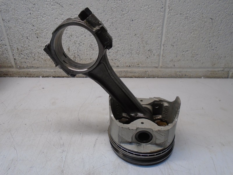 ZZ3a Mercruiser Piston 3.0L 140 733-3819 3037758