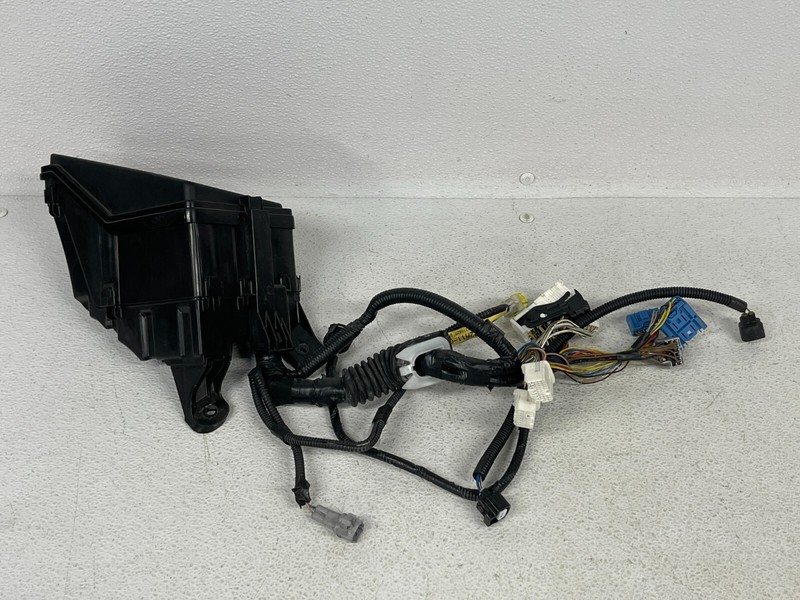 ⭐06-13 LEXUS IS250 IS350 FRONT LEFT ENGINE COMPARTMENT FUSE BOX RELAY LOT2324