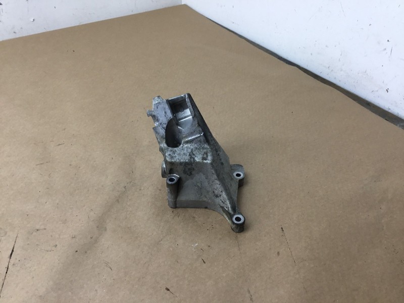 Mercedes CL550 W216 2011 4.6L Right Engine Motor Bracket Mount Support 07-14 :A
