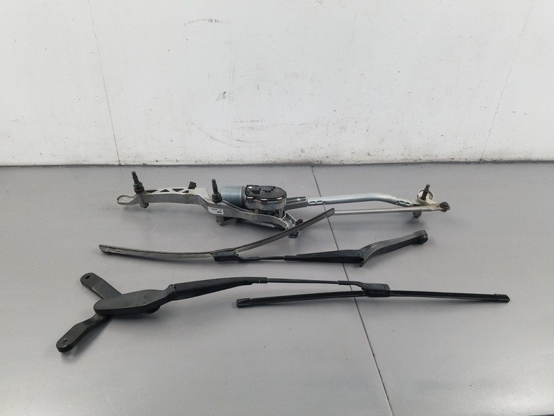 2014 Mercedes AMG E 63 S Wagon Windshield Wiper Motor / Arms #2078 F6