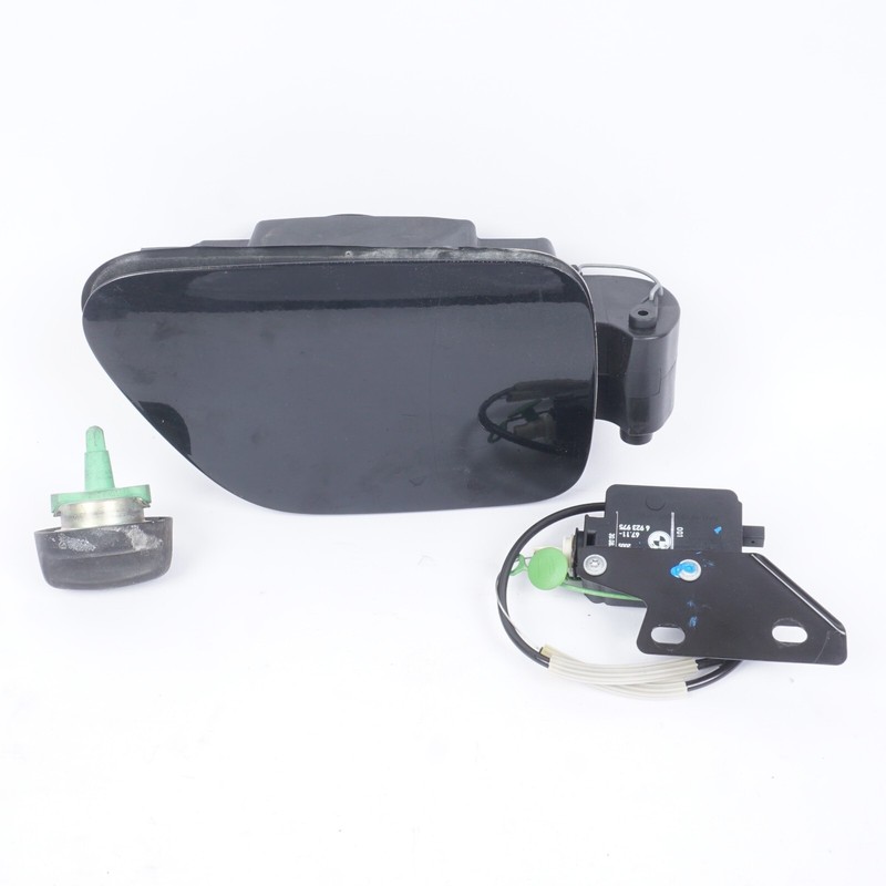 2004 - 2010BMW 650i E63 E64 Fuel Tank Door & Cap w/ Actuator OEM
