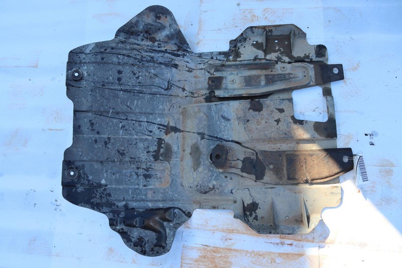 2015-2020 CHEVY TAHOE UNDERBODY REAR SPLASH SHIELD PROTECTOR SKID PLATE OEM