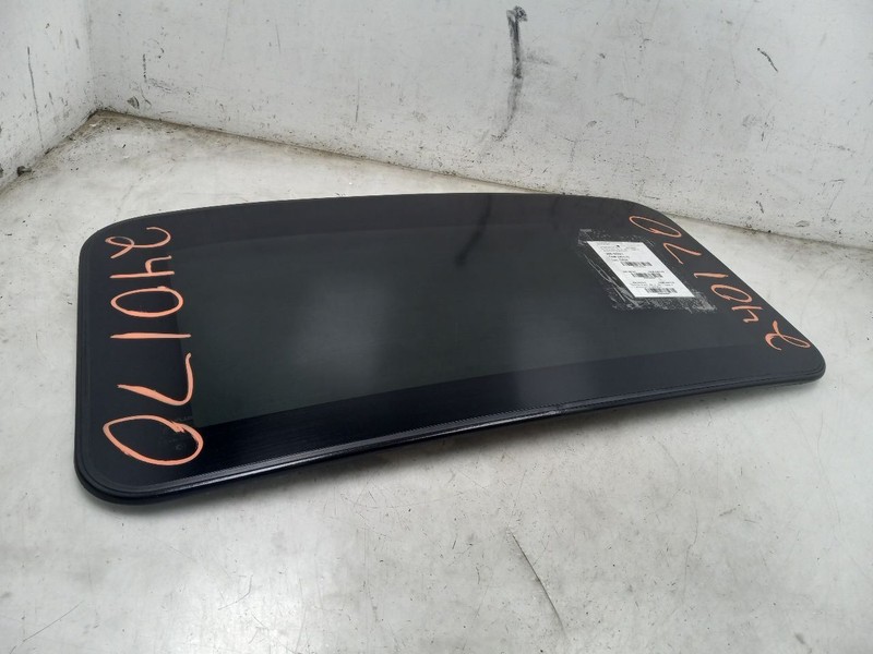 01-05 LEXUS IS300 3.0L RWD AT ROOF GLASS