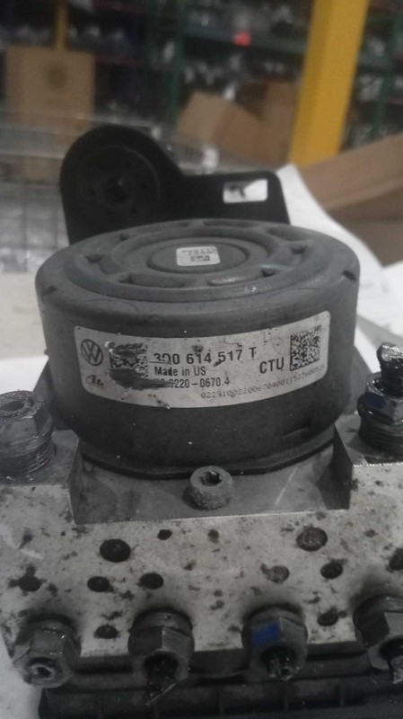 2016 Volkswagen Golf ABS Pump & Motor Assembly OEM 5Q0614517AF 104K Miles