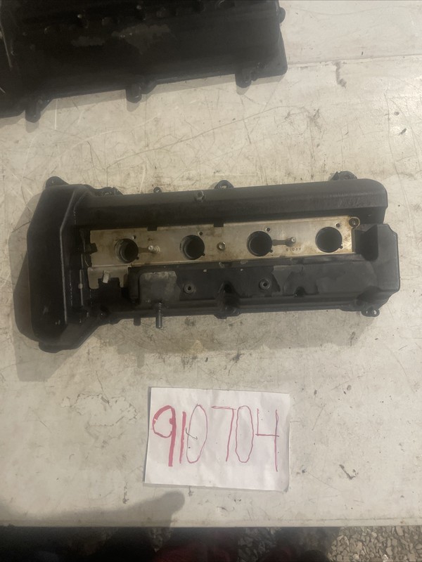 2006-2011 CADILLAC DTS 4,6L Valve Cover Right 12588113