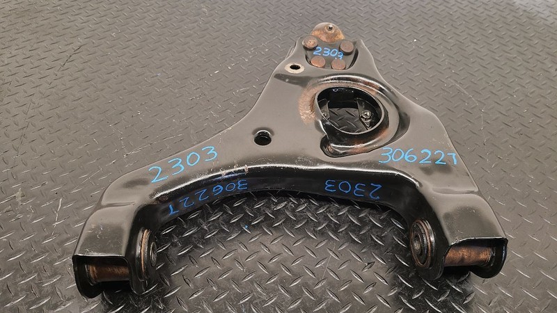 99-07 GMC Sierra 1500 Ext Cab 4x2 Front Right Lower Control Arm OEM 12478068