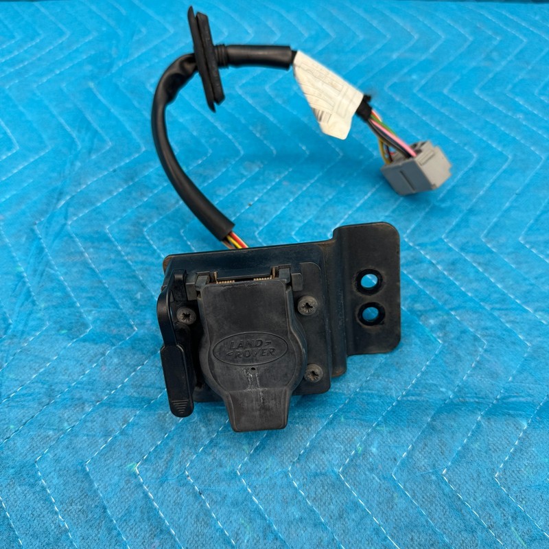 2010–2012 Range Rover L322 Trailer Tow Hitch Socket OEM AH4213N490C0