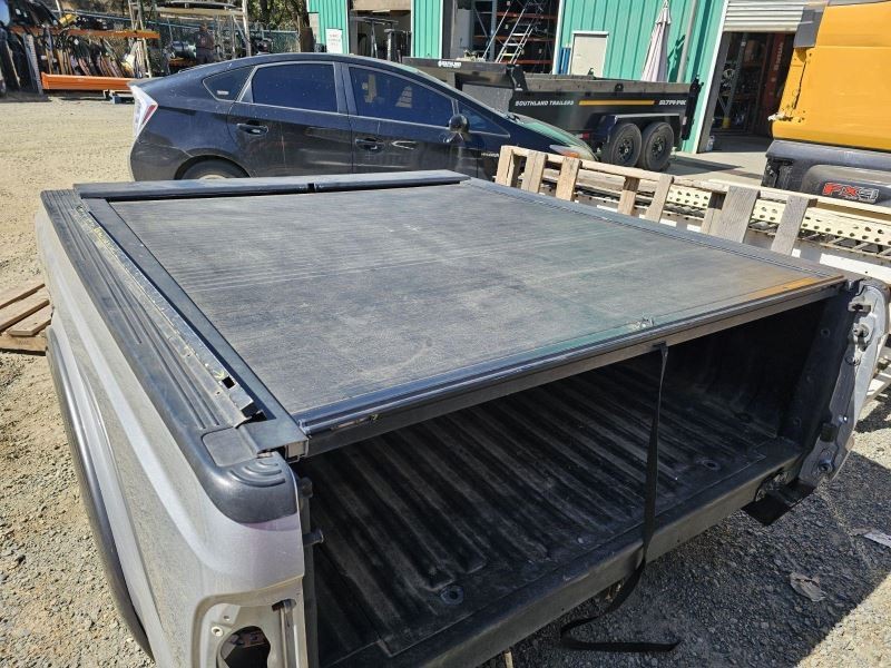 2008-2012 Ford F-250 F-350 6 Ft 9 in Roll and Lock Manual Retracting Cargo Cover