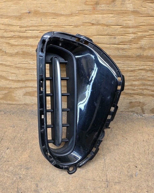 2018 19 - 2023 KIA STINGER GT FRONT RIGHT BUMPER GRILLE AIR VENT OEM 86521-J5610