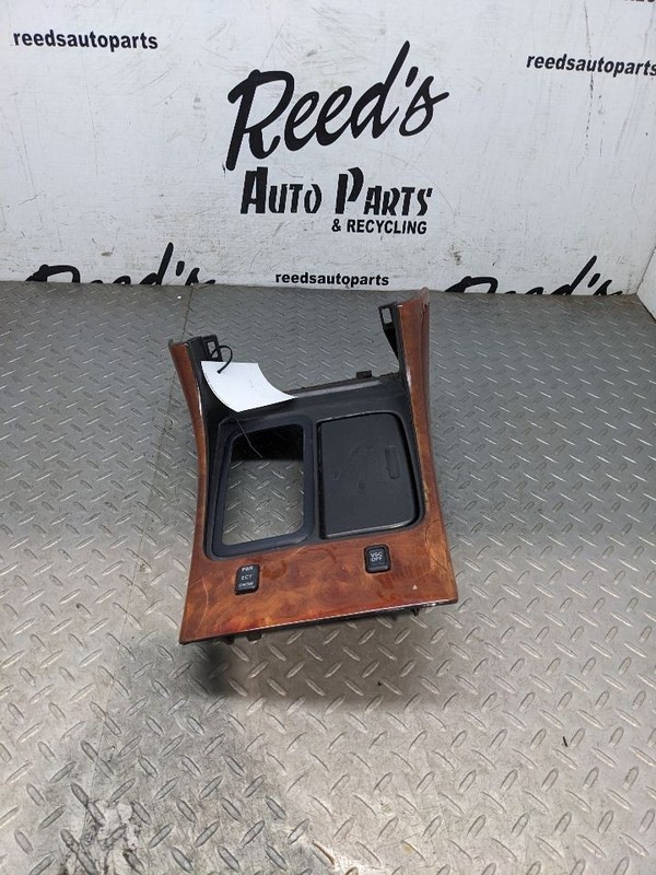 98 99 00 01 02 03 04 LEXUS GS300 Cup Holder With Floor Shifter Bezel 556 1176438