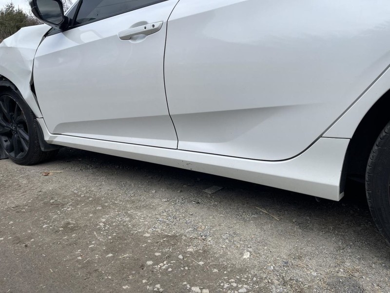 2016-21 HONDA CIVIC LEFT ROCKER MOULDING WHITE PC:NH883P AT FWD 62K SPORT 62580