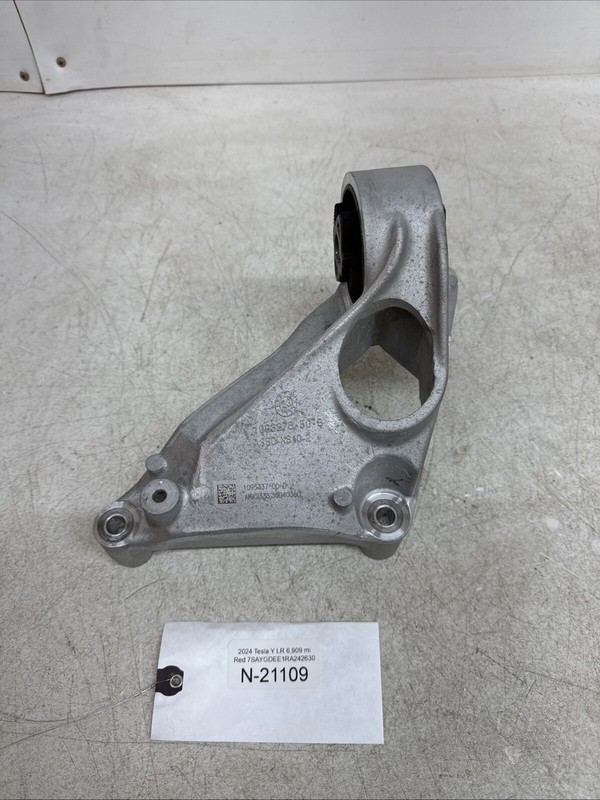 ⚡️24-25 TESLA MODEL Y REAR LH DRIVE UNIT MOUNT BRACKET OEM 1095337-00D 21109 S23