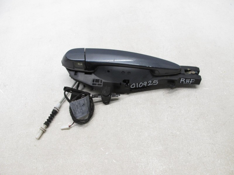07-13 BMW E70 X5 FRONT RIGHT PASSENGER SIDE EXTERIOR DOOR HANDLE 010925