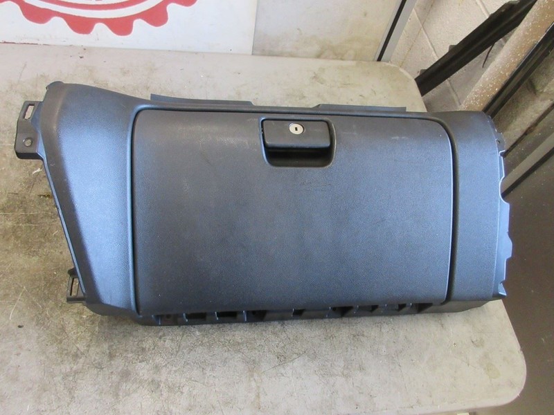 2019-2022 Chevy Silverado OEM RH Passenger Side Glove Box 84428265