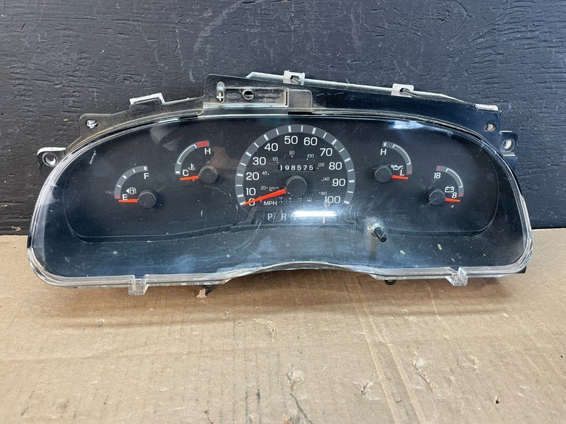 2001-2002 Ford Econoline E250 E350 Van Speedometer Instrument Cluster AC4939 DG