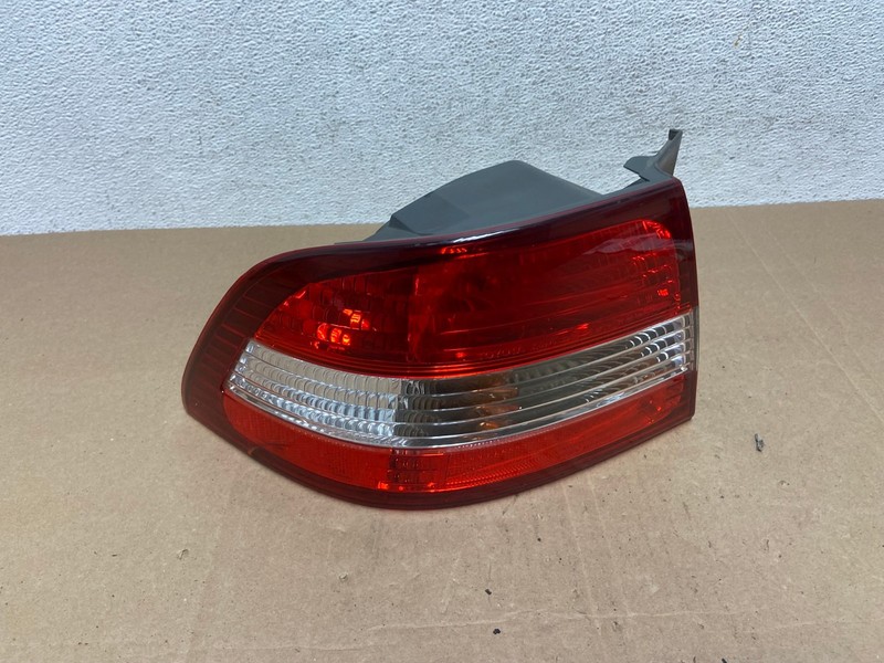2000 2001 Lexus ES300 Outer Left Driver Lh Side Tail Light Oem AE4937 LK