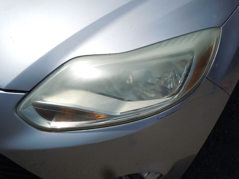 2012-2014 Ford Focus Headlight Lamp Left Driver Halogen Aluminum Trim OEM Cloudy