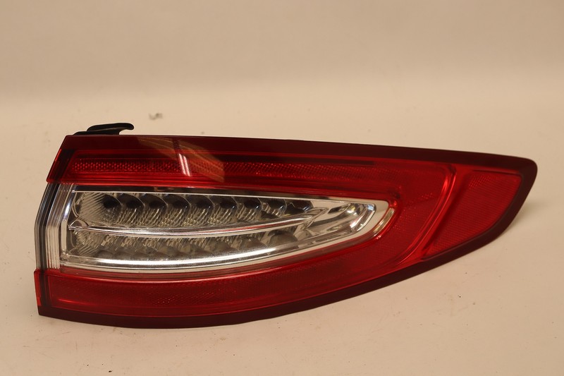 2013-2016 FORD FUSION SE REAR RIGHT PASSENGER SIDE LIGHT TAILLIGHT ASSEMBLY OEM