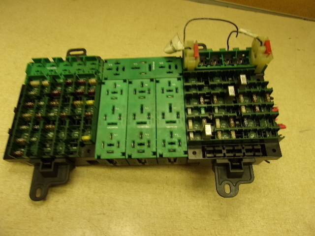 Volvo Fuse Block Power Distribution Module R60995-002 rev. D *FREE SHIP*