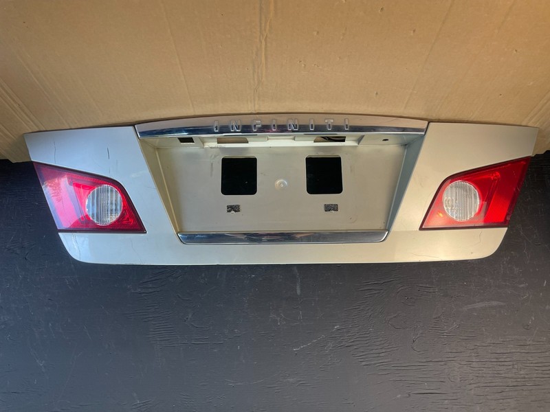 2006 2007 Infiniti M35 Rear Trunk Panel Trim Molding W/ Lights OEM AC9701 DG