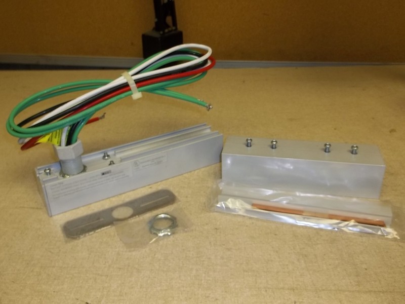NEW Maxtrack Continuous Plug In Bussway Kit 218A *FREE SHIPPING*