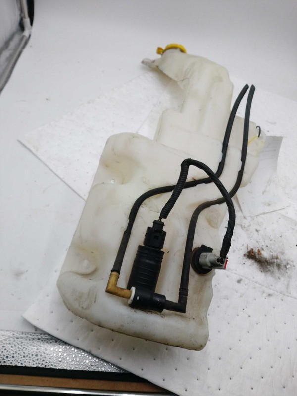 2018 Jeep Cherokee Washer Fluid Reservoir OEM 68225066AB Blue 70K Miles