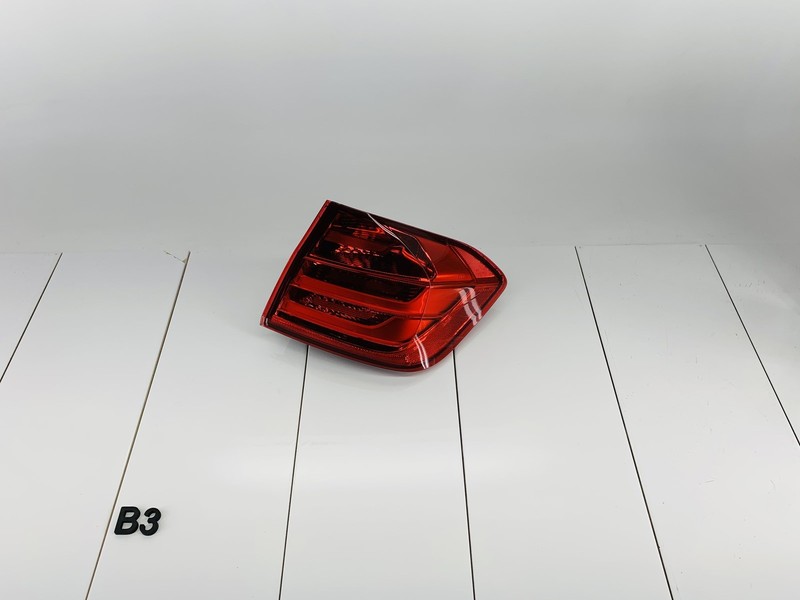 12-15 BMW 328I F30 REAR RIGHT SIDE OUTER PANEL TAIL LIGHT BRAKE STOP LAMP OEM