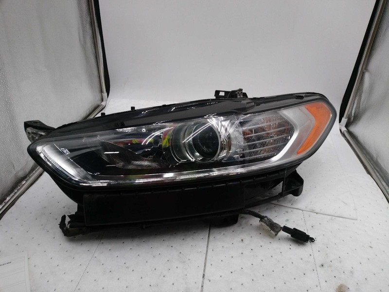 2016 Ford Fusion Left Headlight Assembly Halogen White 127k Miles OEM