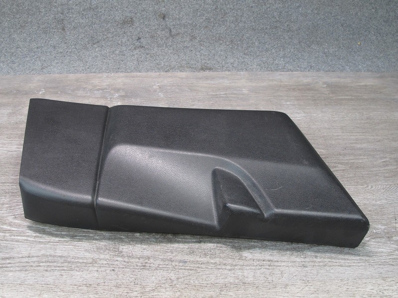 2017-2020 MASERATI LEVANTE M161 INTERIOR RIGHT SIDE B PILLAR LOWER TRIM PANEL