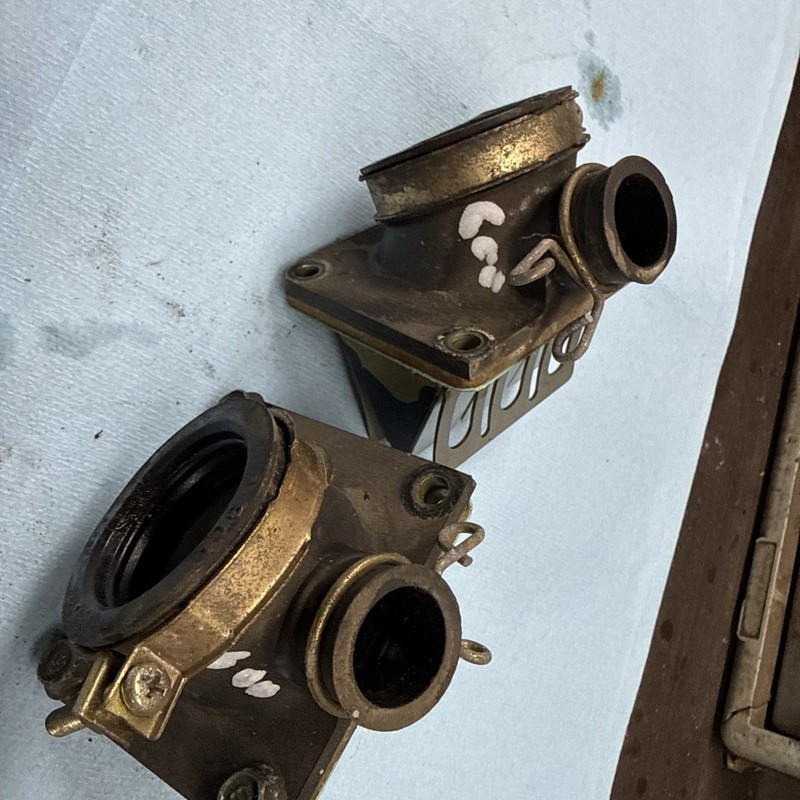 1999 Yamaha Moutain Max 600 Snowmobile Motor Carburetor Intake Boots Reeds