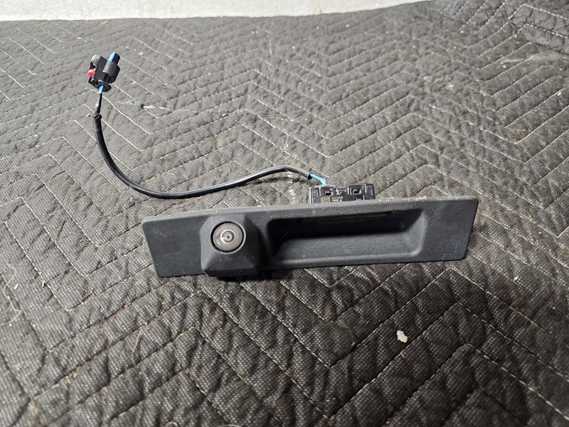 2018–2023 CHEVROLET EQUINOX BACKUP REAR VIEW CAMERA W/ HANDLE 23137305 OEM