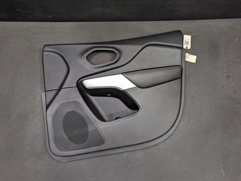 Front Right Passenger Door Trim Panel 2018 Jeep Cherokee 6GM182L1AA