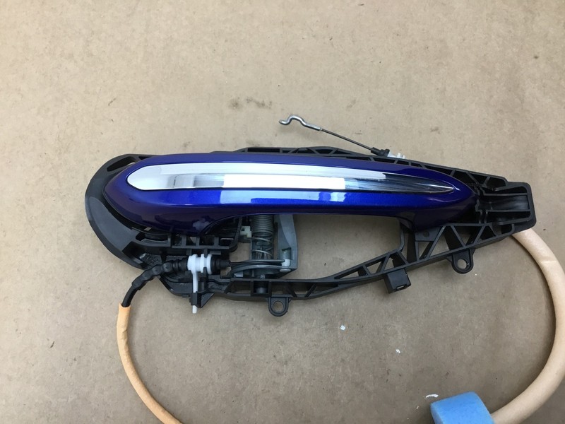 Bmw M5 F90 2018 4.4L Blue Rear Right Door Lock Handle Release Bracket 18-20 :O