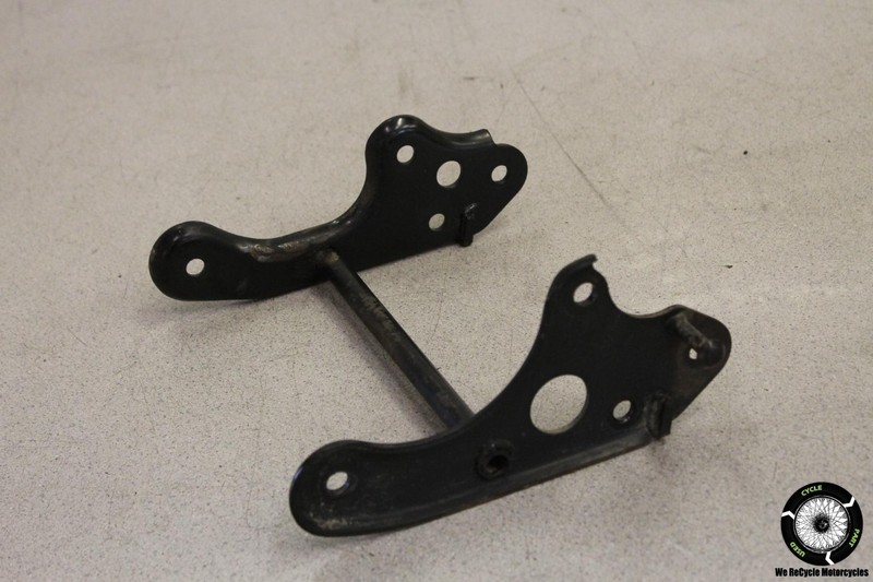 2008 Yamaha Vino 125 YJ125 ENGINE MOTOR MOUNTBRACKET YJ 08