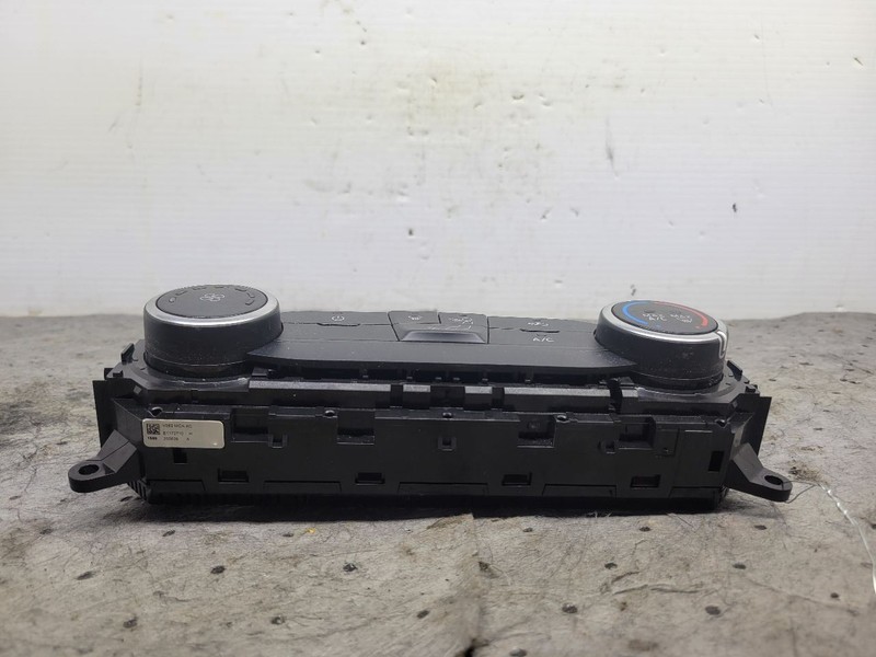 Temperature Control Front Without Rear Defrost Fits 20-23 TRANSIT 150 1722311